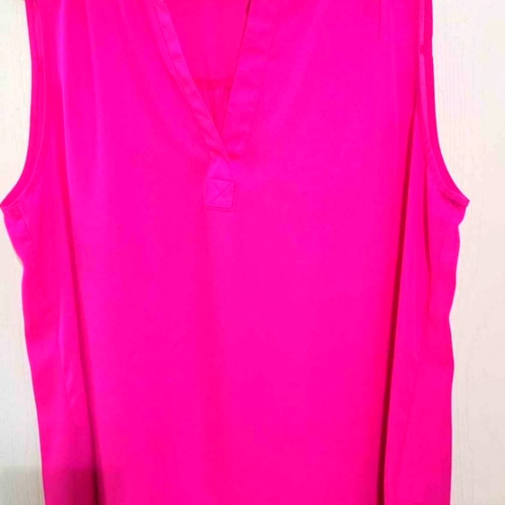 CHAUS SLEEVELESS (Dillards)